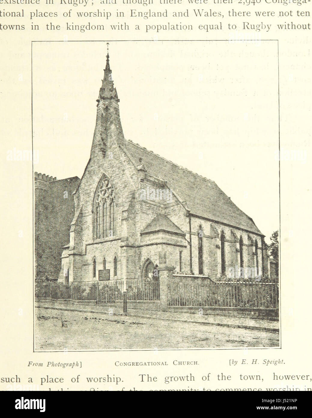 Ce livre offre un récit historique du rugby, détaillant le développement du sport, ainsi que des illustrations et des références aux paroisses voisines et à leur impact sur le sport. Banque D'Images