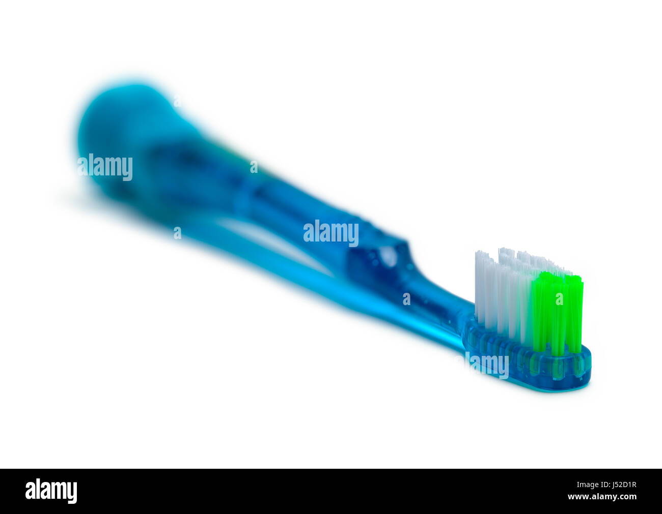 Close Up de brosse à dents bleu isolé sur fond blanc. Banque D'Images