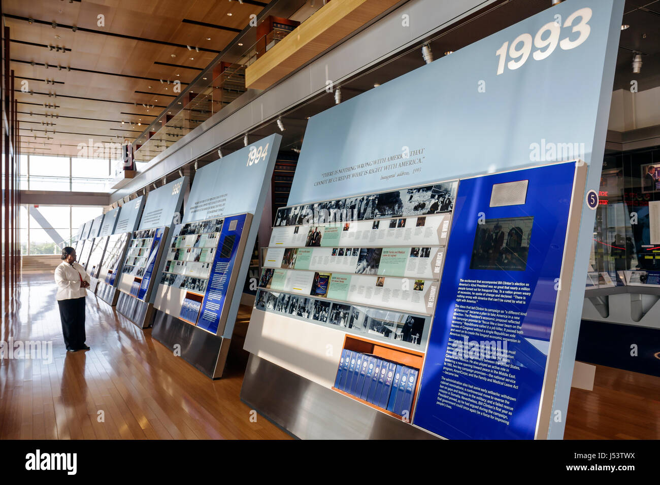 Little Rock Arkansas,William J. Clinton Presidential Library,Black Woman femmes,120 pieds chronogramme,exposition collection gouvernement,educa Banque D'Images