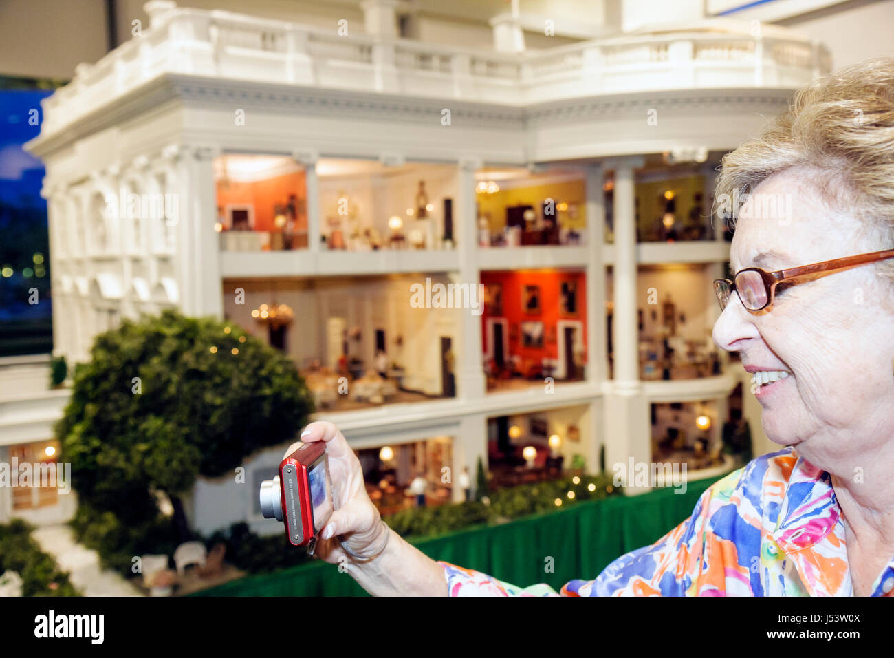 Little Rock Arkansas, William J. Clinton Bibliothèque présidentielle, miniature Maison blanche maisons maison résidence, adultes femme femme femme dame, se Banque D'Images