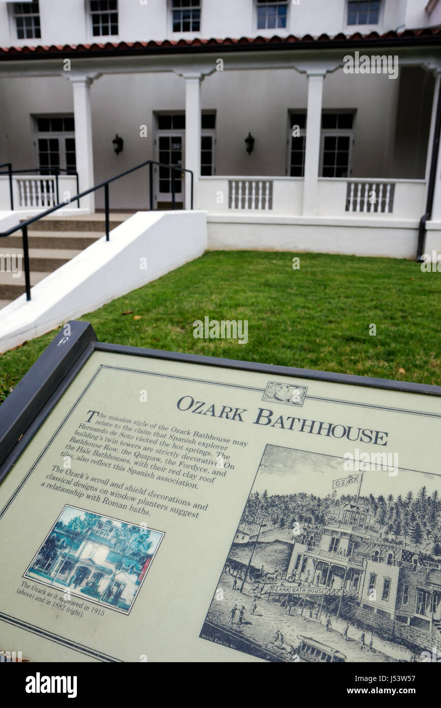 Arkansas Hot Springs, Hot Springs National Park, Central Avenue, Bathhouse Row, Ozark Bath House, maisons, panneau, marqueur, panneau d'information, blanc, buil de deux étages Banque D'Images