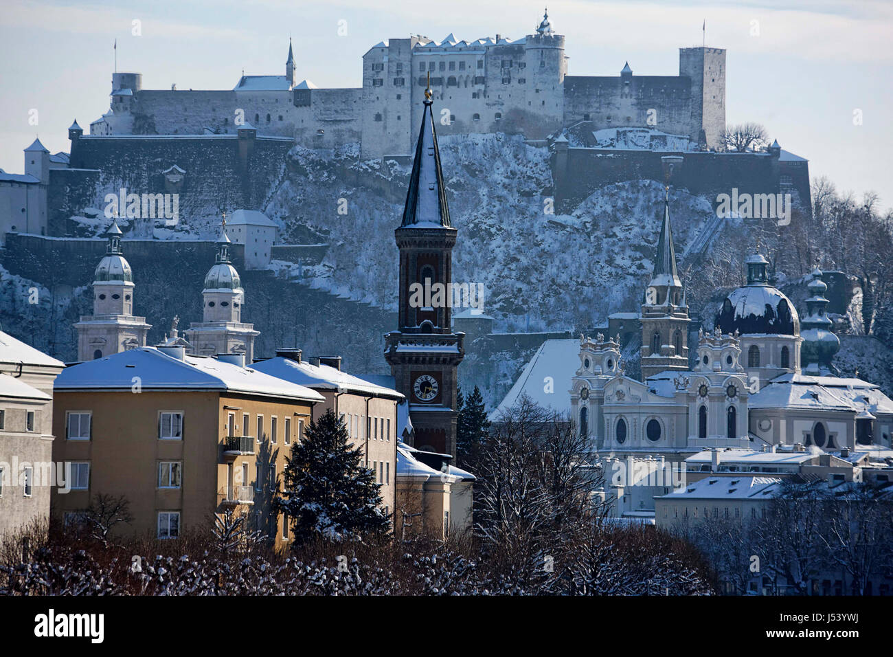 L'architecture ancienne de Salzbourg en hiver, l'Autriche l'Europe Banque D'Images