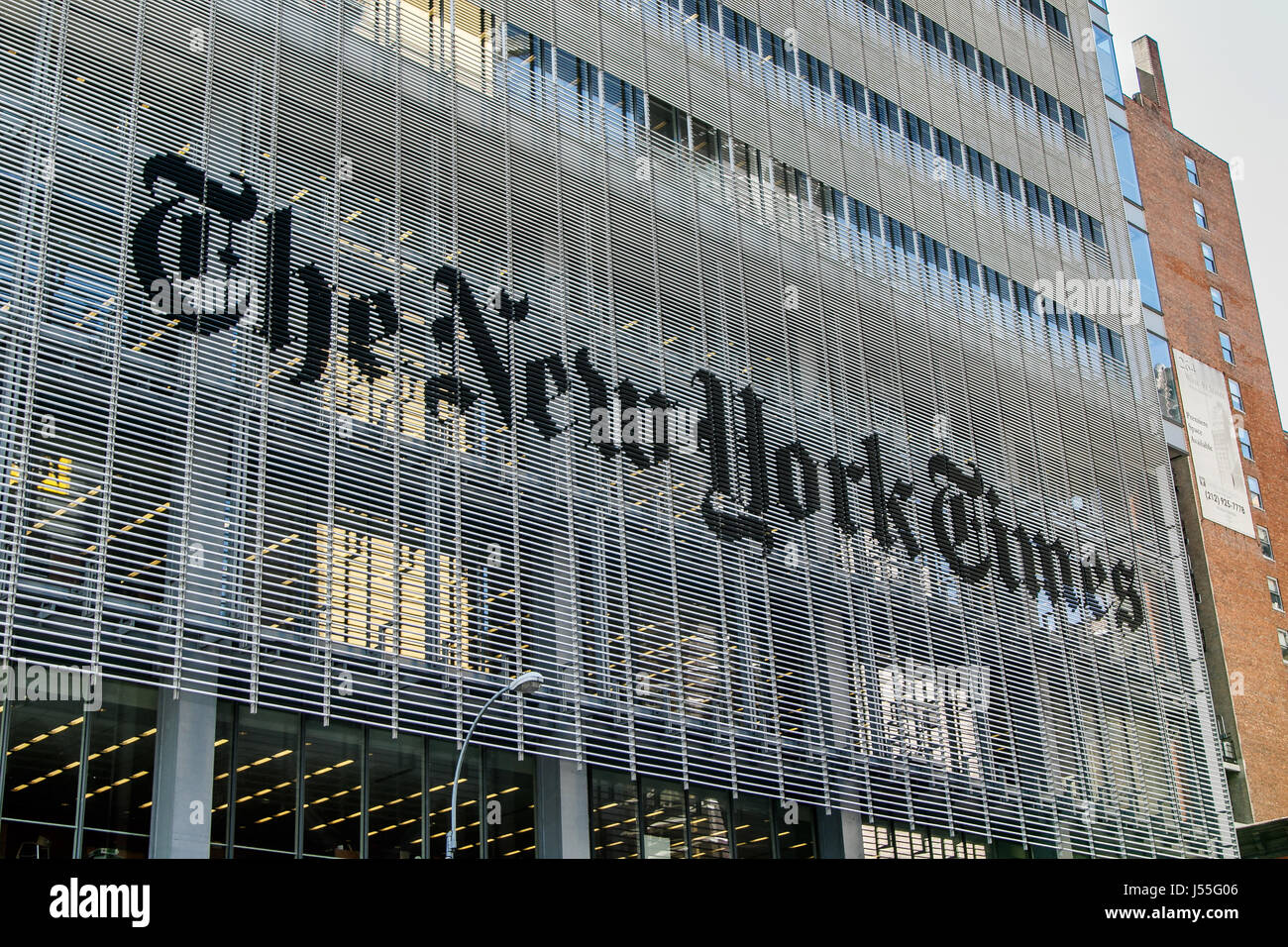 New York, mai 08, 2017 : Le logo sur un mur extérieur de la New York Times newspaper siège à Manhattan. Banque D'Images