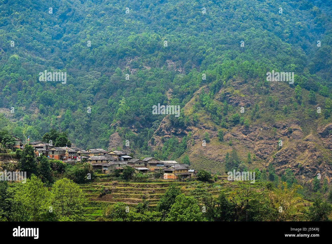 Village traditionnel de montagne en Sidhane ci-dessous Panchase Kaski, le Népal. Banque D'Images
