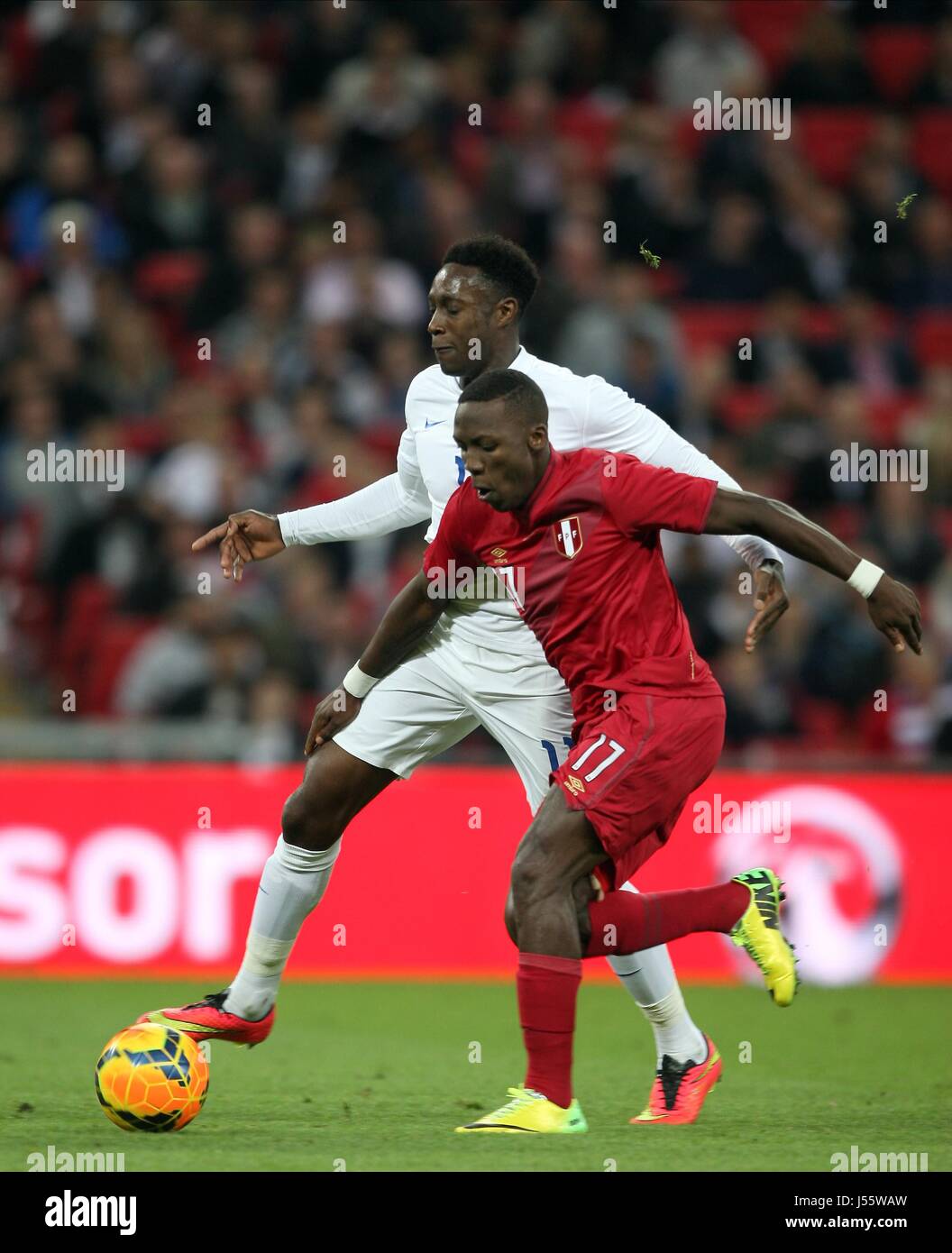 DANNY WELBECK & LUIS ADVINCULA ANGLETERRE V PÉROU WEMBLEY Londres Angleterre 30 Mai 2014 Banque D'Images