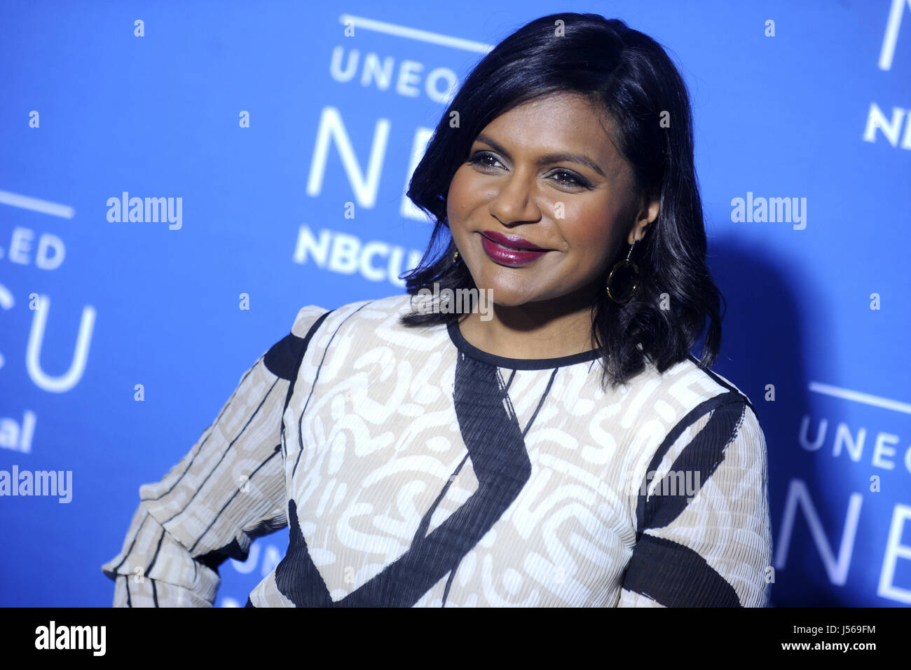 Mindy Kaling assiste à l'Upfront NBCUniversal 2017 au Radio City Music Hall le 15 mai 2017 dans la ville de New York. | Verwendung weltweit Banque D'Images