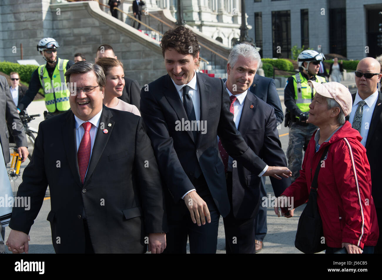 Montréal, CA - 17 mai 2017 : Premier ministre du Canada, Justin Trudeau et du maire de Montréal, Denis Coderre sont sur leurs façons d'une Messe solennelle pour le 375e anniversaire de la fondation de Montréal Crédit : Marc Bruxelles/Alamy Live News Banque D'Images