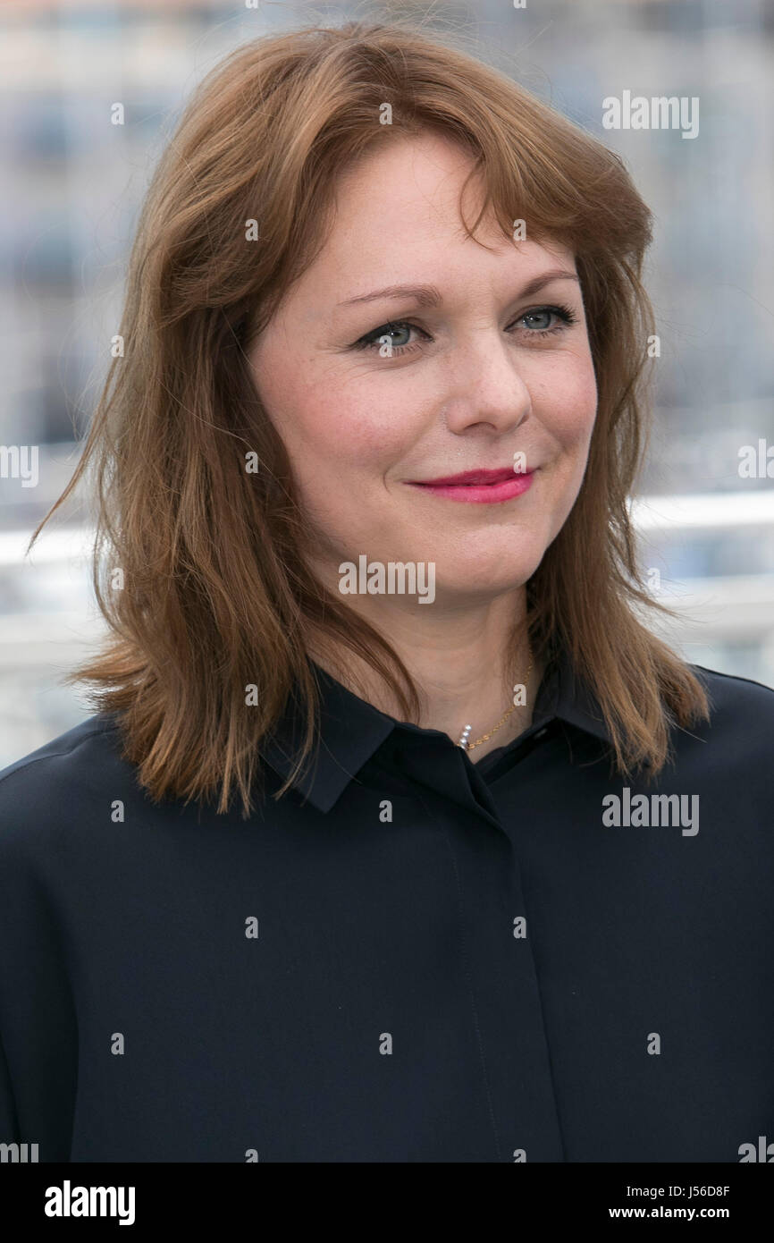 Maren Ade directeur allemand pose pendant la photocall du jury lors de la 70e Assemblée annuelle du Festival du Film de Cannes au Palais des Festivals de Cannes, France, le 17 mai 2017. Photo : Hubert Boesl - AUCUN FIL SERVICE · Photo : Hubert Boesl/ Banque D'Images