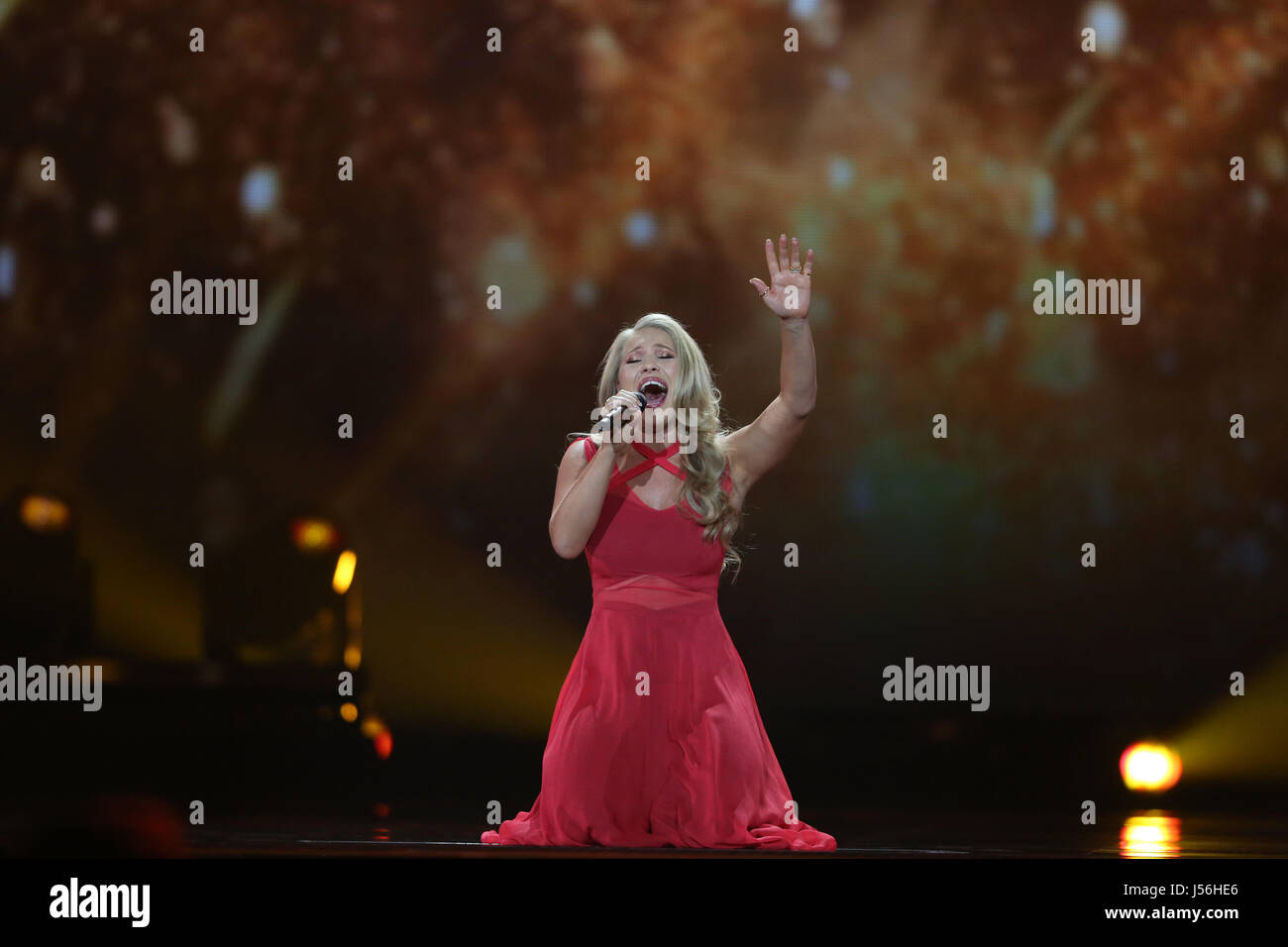 Kiev, UKRAINE - 10 MAI 2017 : Anja Nissen de Danemark à la deuxième demi-finale du Concours Eurovision de la chanson au cours de répétition, à Kiev, Ukraine Banque D'Images