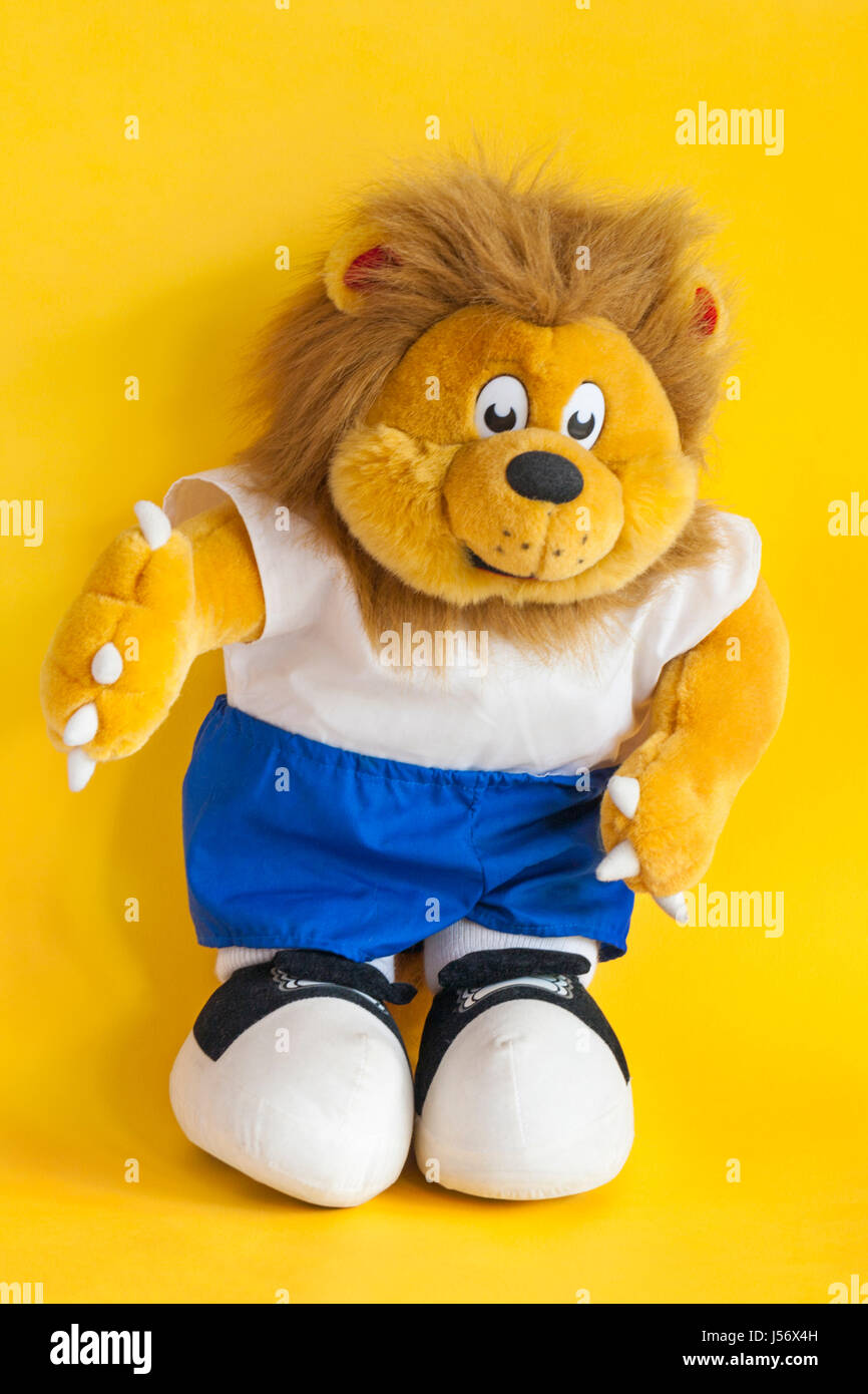 Football mascot toy Banque de photographies et d'images à haute résolution  - Alamy