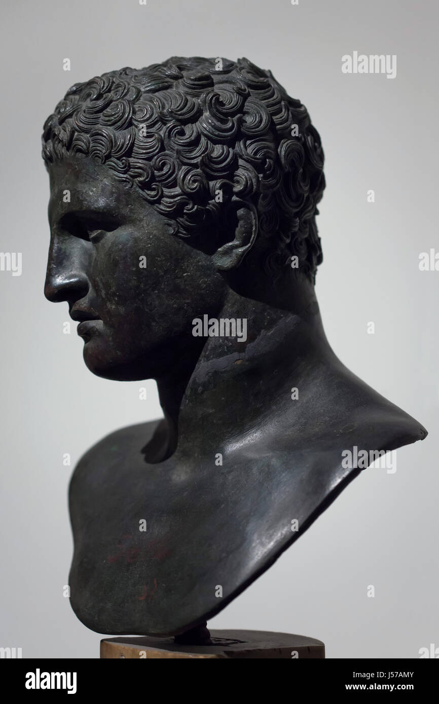 Portrait masculin. Buste en bronze romain du 1er siècle annonces trouvées dans le tablinum de la Villa dei Papiri (villa des Papyri à Herculanum) sur l'affichage dans le Musée Archéologique National de Naples, Campanie, Italie. Banque D'Images