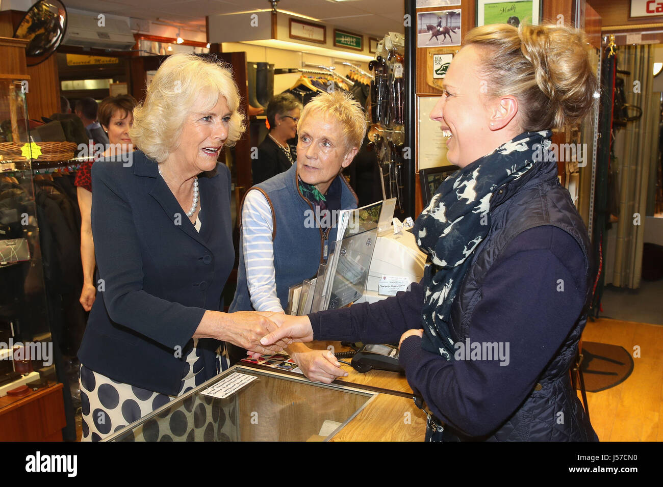 La duchesse de Cornouailles visite le marché couvert historique d'échantillon produisent et rencontrez des entreprises indépendantes à Market Street à Oxford. Banque D'Images