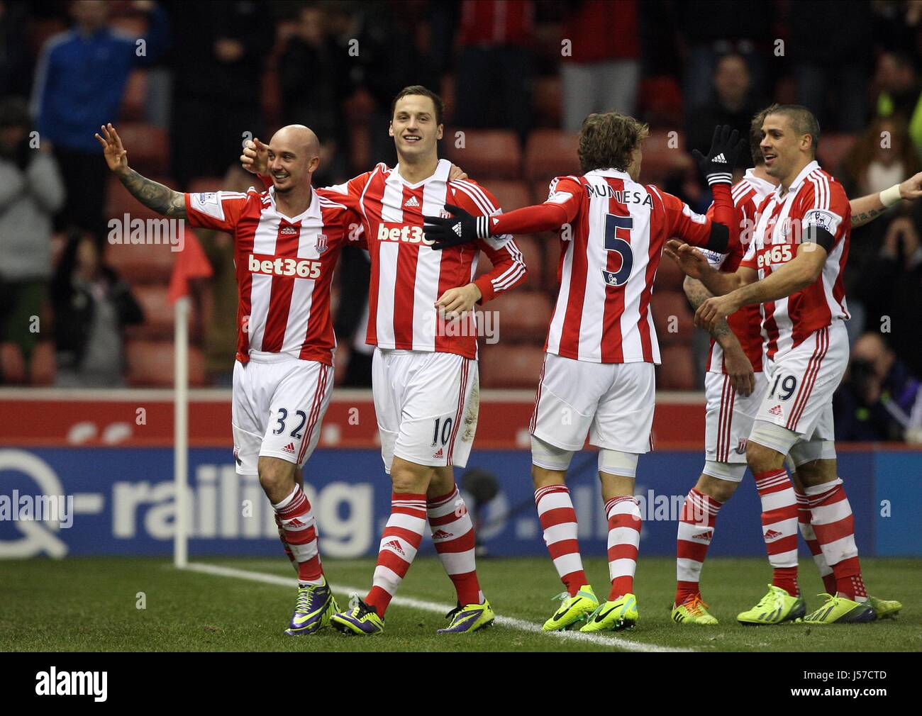 STEPHEN IRELAND CÉLÈBRE STOKE CITY V CHELSEA Au Britannia Stadium de Stoke-on-Trent, Angleterre 07 Décembre 2013 Banque D'Images