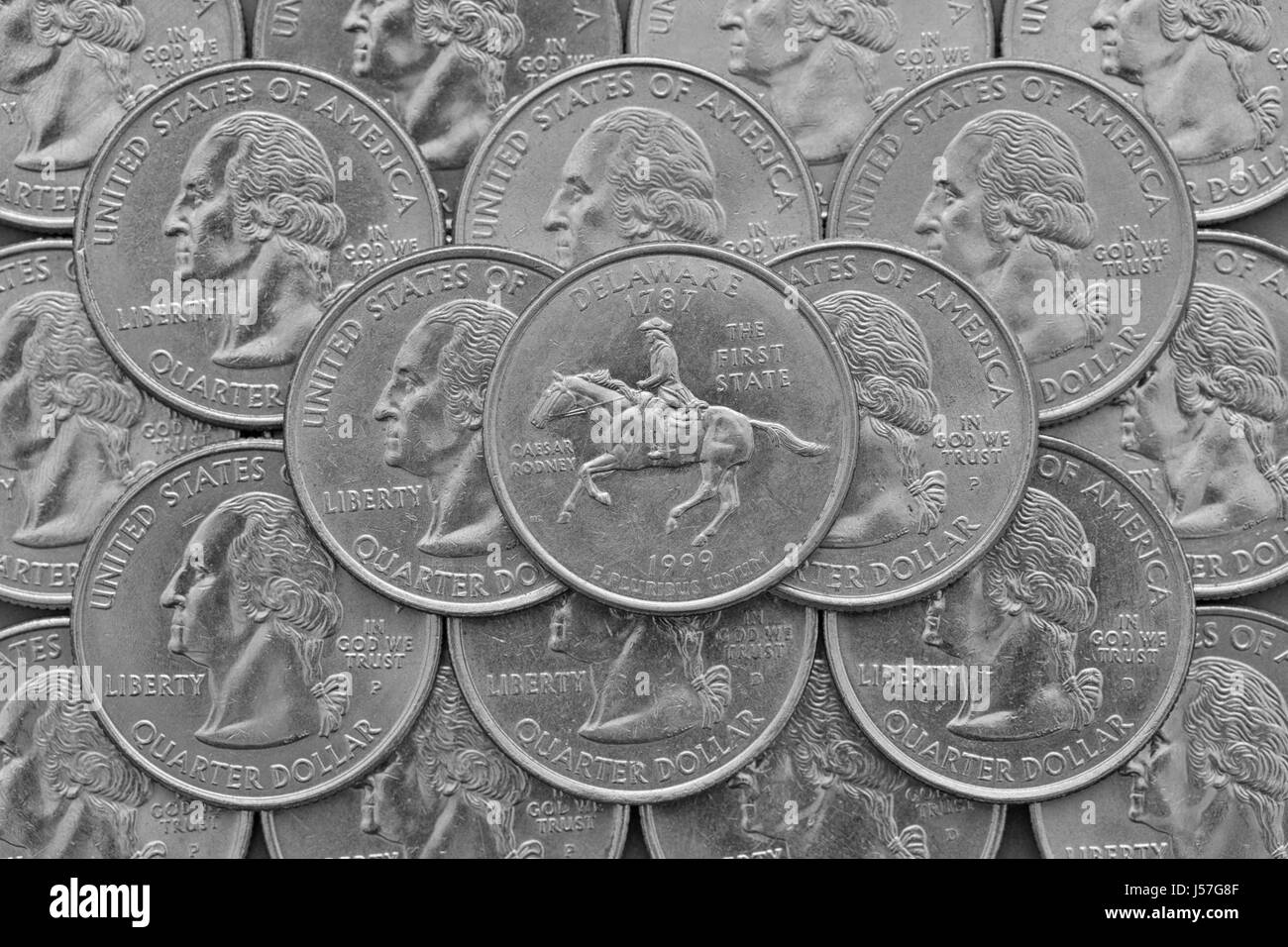 Delaware State et pièces d'USA. La pile de pièces de monnaie avec nous trimestre George Washington et sur le dessus un quart de l'État du Delaware. Banque D'Images