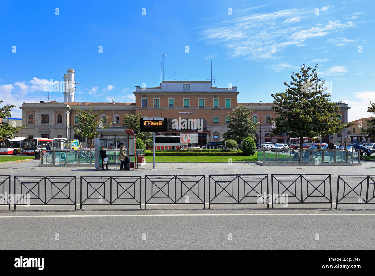 La gare de Piacenza, Piazzale Marconi, Piacenza, Emilie-Romagne, Italie, Europe. Banque D'Images