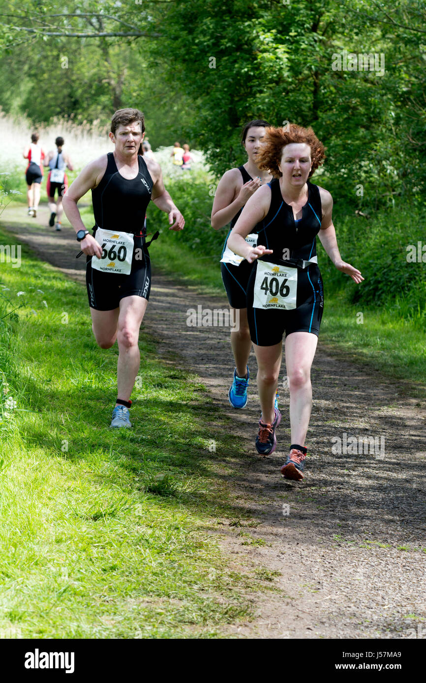 Les femmes s'exécutant dans le Triathlon de Stratford, Stratford-upon-Avon, Royaume-Uni Banque D'Images