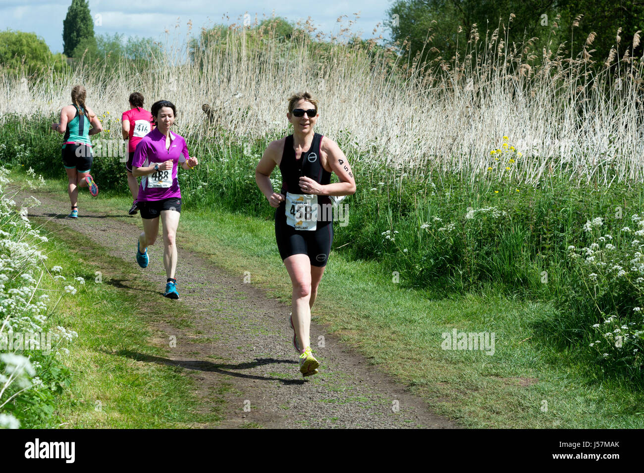 Les femmes s'exécutant dans le Triathlon de Stratford, Stratford-upon-Avon, Royaume-Uni Banque D'Images