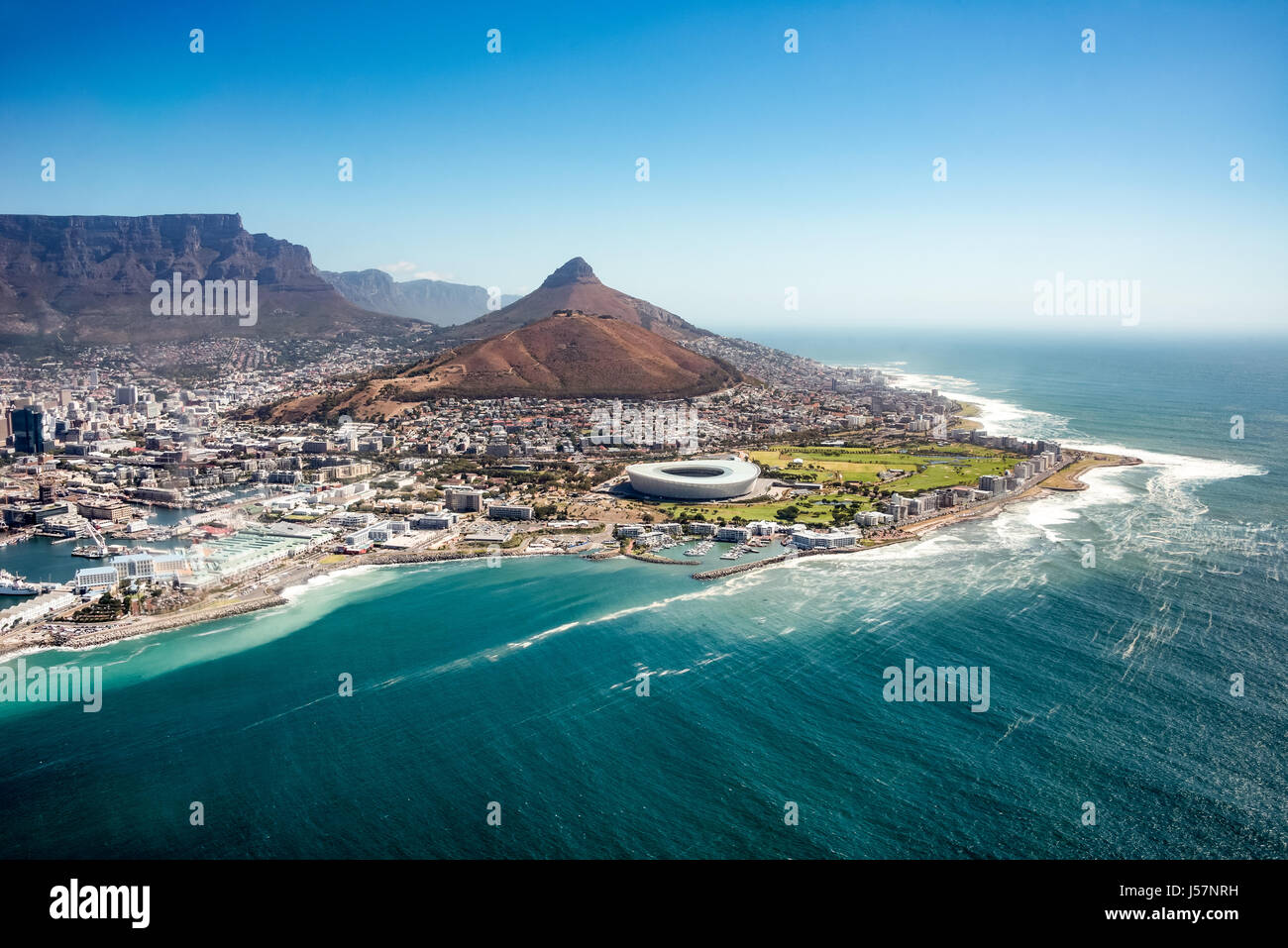 Capetown, Afrique du Sud - le 28 janvier 2016 : Vue aérienne de littoral à Capetown, Afrique du Sud. La montagne de la table au Cap, Afrique du Sud Banque D'Images