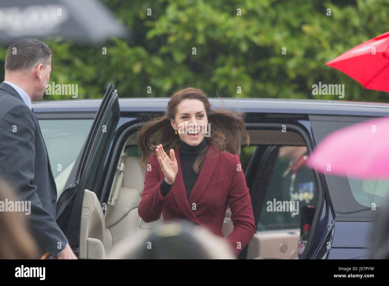 Caerphilly, Wales, UK, 22 février 2017. La duchesse de Cambridge arrive pour visiter la famille de Caerphilly, une action de l'équipe d'intervention pour les enfants C Banque D'Images