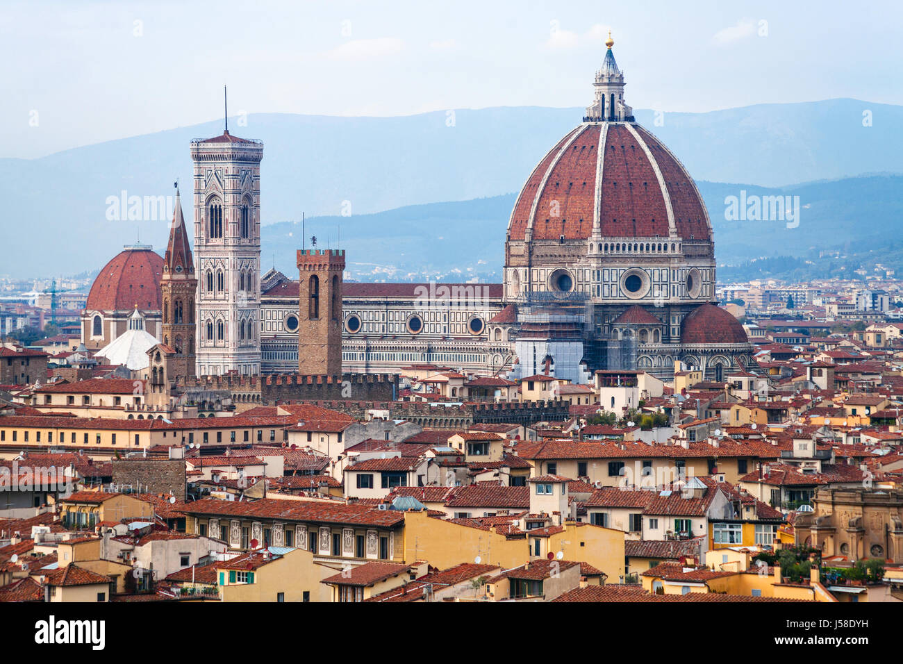 Voyage d'Italie - au-dessus de la cathédrale dans la ville de Florence, à partir de la Piazzale Michelangelo en soirée d'automne Banque D'Images