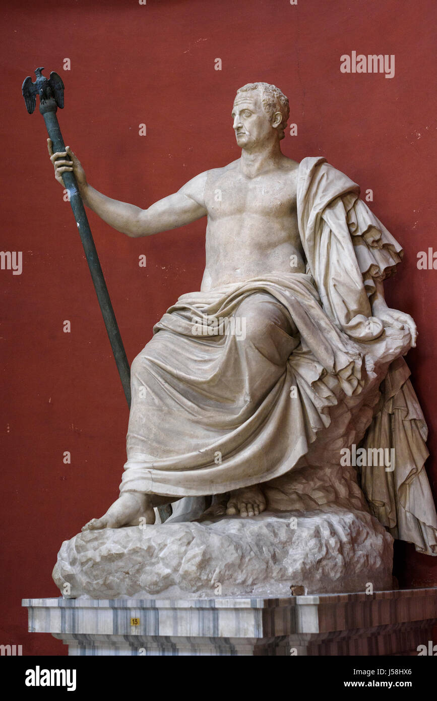 Rome. L'Italie. Assis statue de l'empereur romain Galba (C.-B.) 3- 69 après J.C.). Le Round Hall, Pio Clementino Museum, Musées du Vatican. Musei Vaticani. Banque D'Images