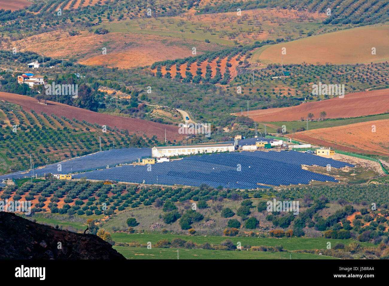 Solar power plant, derrière Ardales, la province de Malaga, Andalousie, Espagne du sud. Banque D'Images