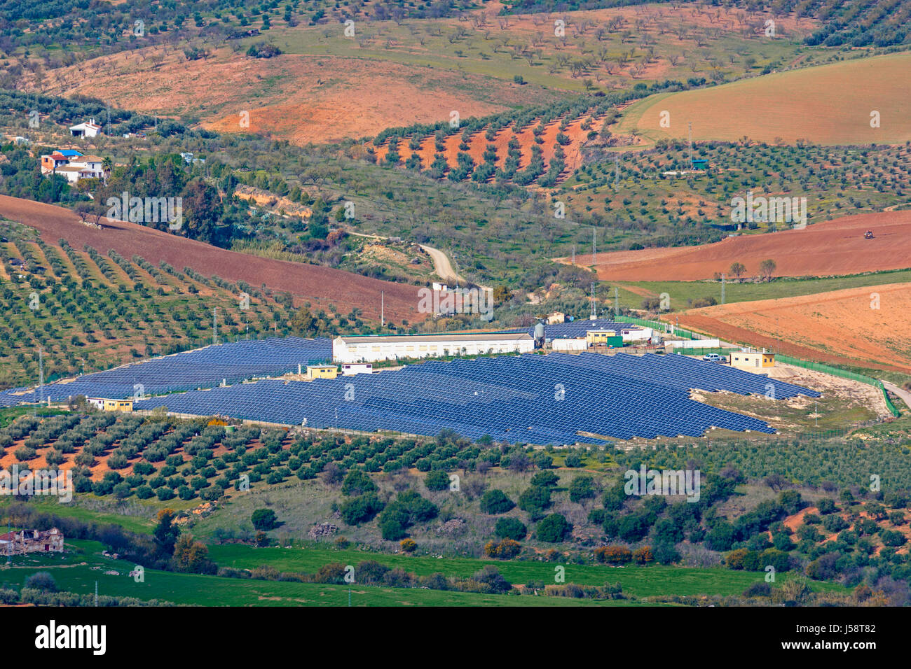 Solar power plant, derrière Ardales, la province de Malaga, Andalousie, Espagne du sud. Banque D'Images