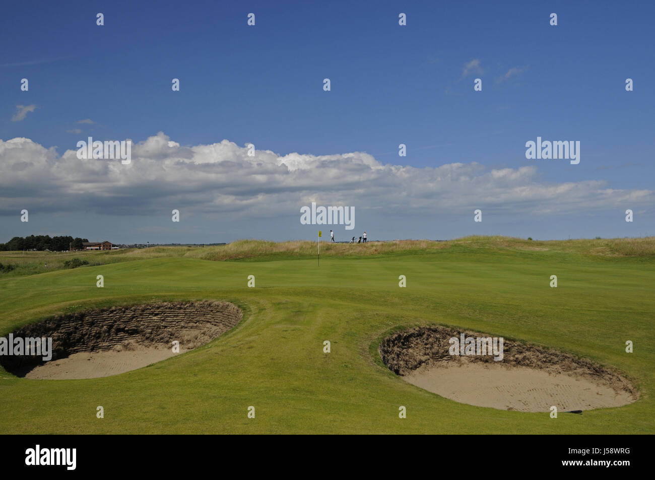 Vue sur grand pot Bunker pour la 7e vert sur les Dunes bien sûr, les Princes Golf Club, Sandwich, Kent, Angleterre Banque D'Images