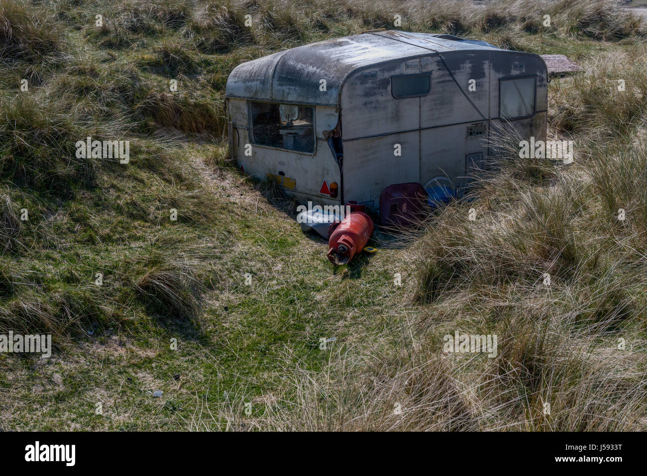 Une vieille caravane déserte à Cliad Bay sur l'île de Coll Banque D'Images