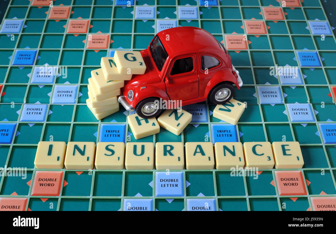Voiture modèle SUR WORD TILE SCRABBLE BOARD L'ORTHOGRAPHE 'Assurance' RE Assurance auto Assurance accident CLAIMS WHIPLASH CRASH MOTEUR PRIX COÛT COÛTS PRIMES BUMP UK Banque D'Images