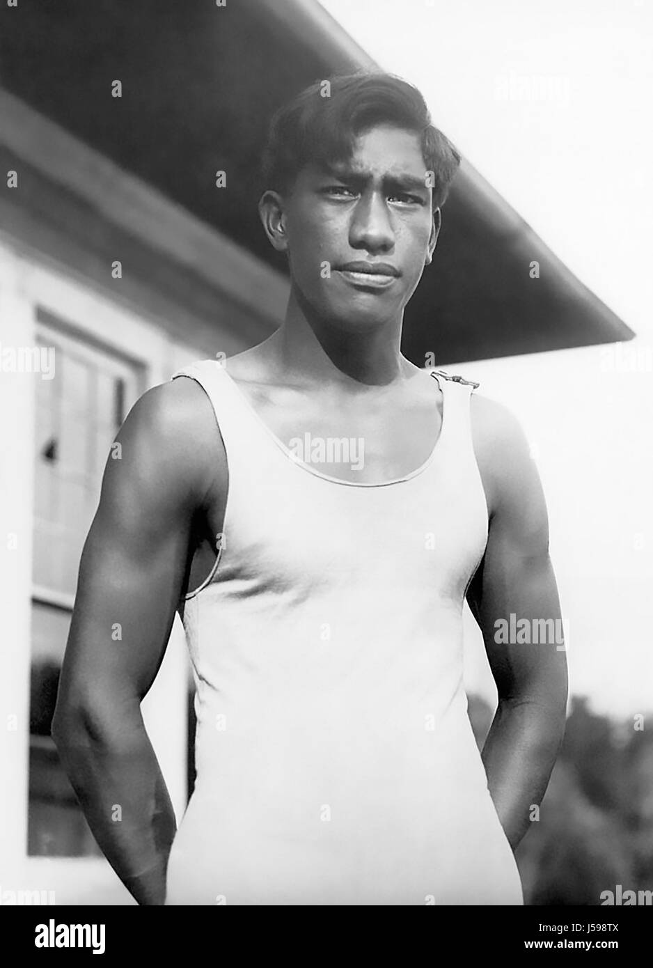 DUKE KAHANAMOKU (1890-1968) Hawaiian nageur olympique et le surf pioneer, vers 1911 Banque D'Images