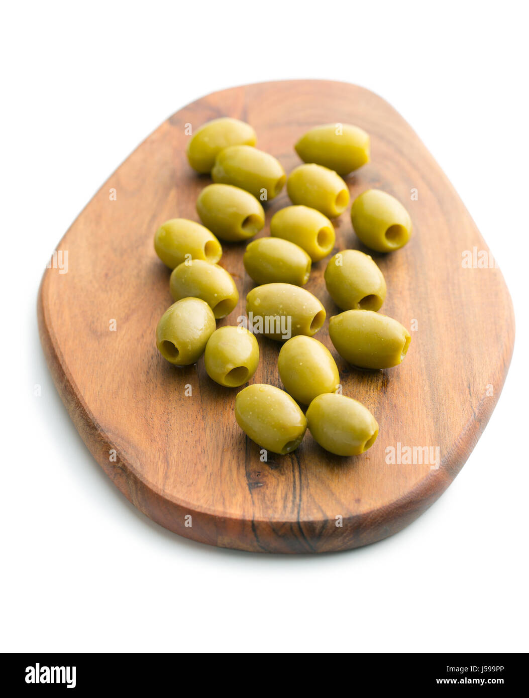 Les olives vertes isolé sur fond blanc. Banque D'Images