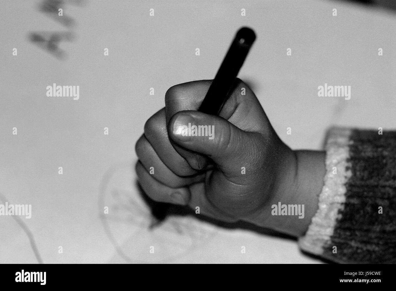 Détail main stylo crayon apprendre exercice de style jardin d'enfants jardin d'enfants Banque D'Images