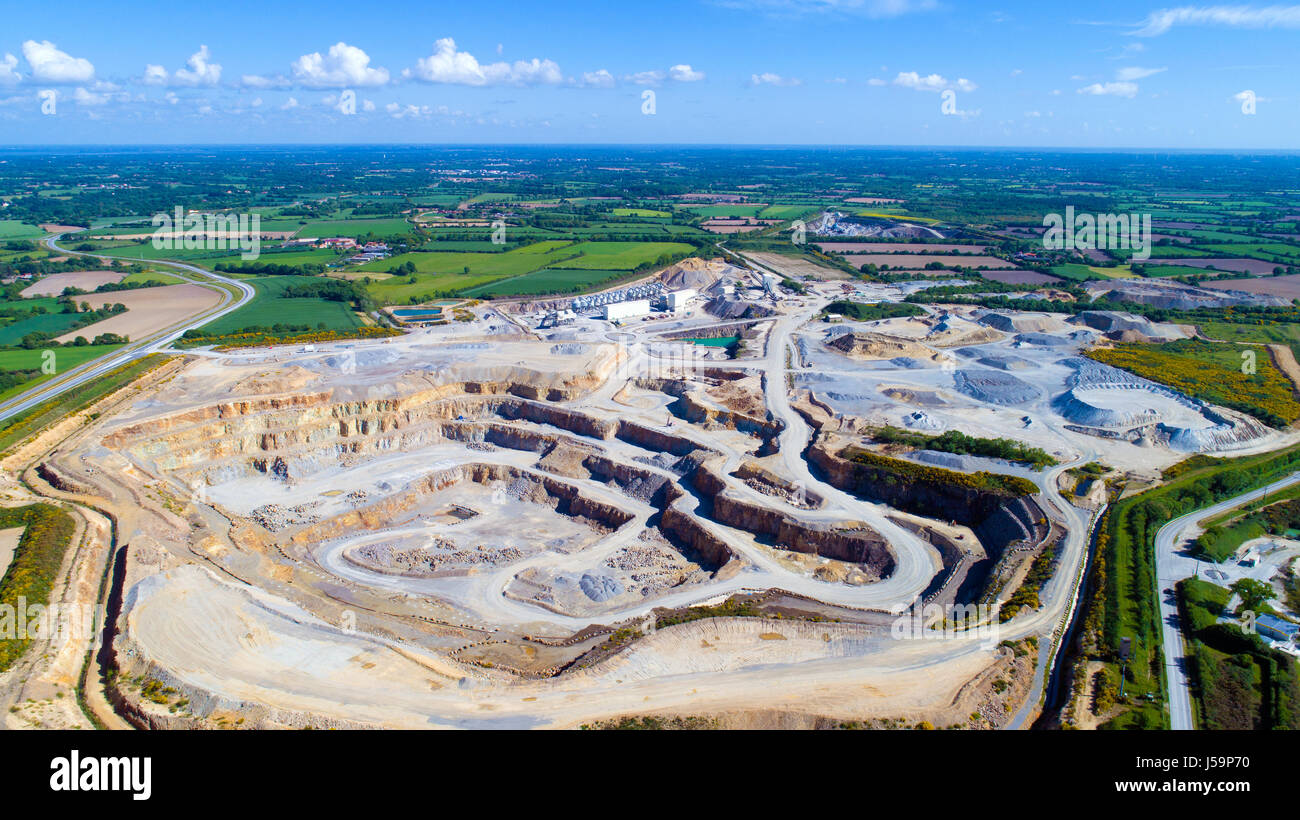 Photographie aérienne de l'exploitation des carrières à Rouans, Loire Atlantique, France Banque D'Images