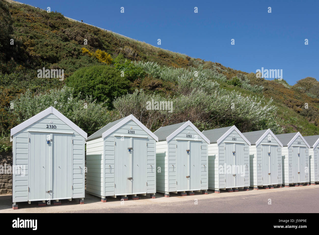 Cabines de plage sur la promenade de la plage de l'Ouest, Bournemouth, Dorset, England, United Kingdom Banque D'Images