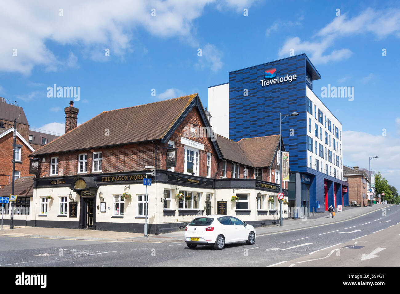Le Wagon Works Pub et Travelodge Central Hotel, Southampton Road, Eastleigh, Hampshire, Angleterre, Royaume-Uni Banque D'Images