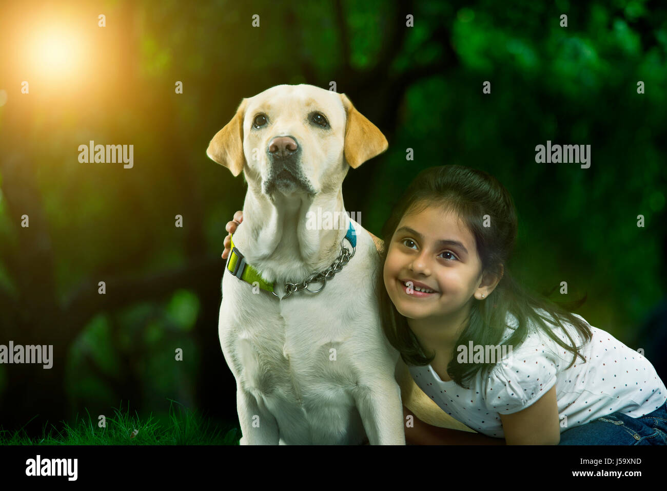 Portrait d'une fille avec un chien Banque D'Images