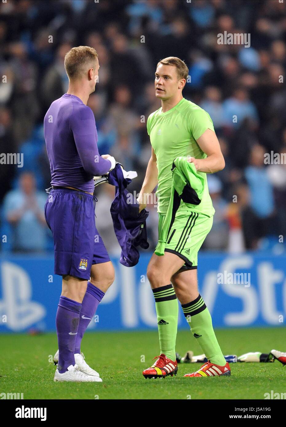 JOE HART MANUEL NEUER Manchester City Manchester City V V BAYERN BAYERN MUNIC Etihad Stadium Manchester en Angleterre le 02 octobre 201 Banque D'Images