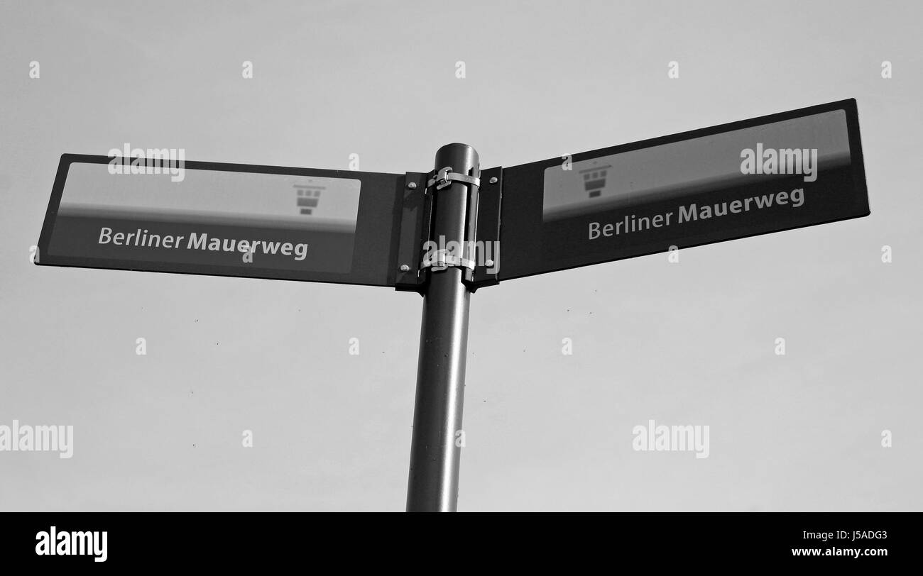 Signal signe berlin mur truc mauerweg pointage documentation doku berliner Banque D'Images