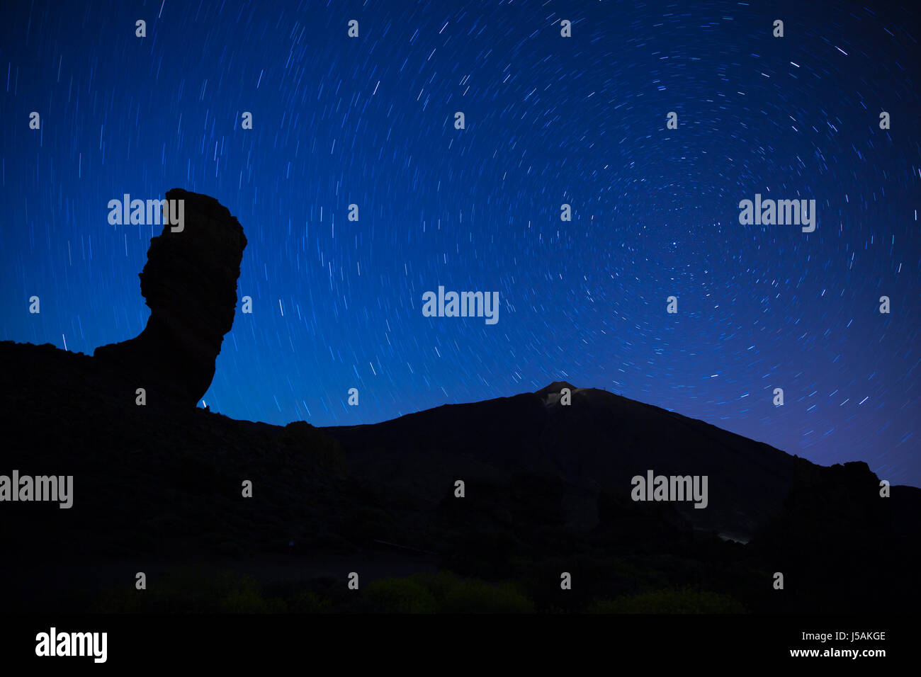 Vue de nuit sur la montagne Teide et rocher de Garcia Banque D'Images