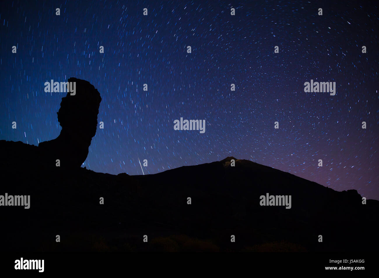 Vue de nuit sur la montagne Teide et rocher de Garcia Banque D'Images