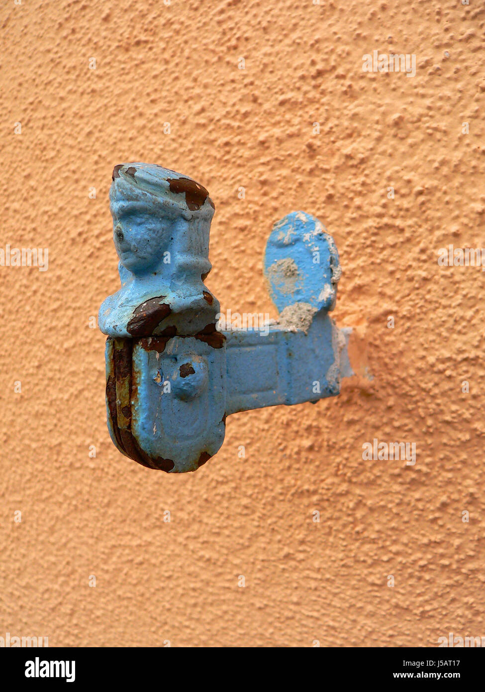 La rouille,bleu,support,titulaire, annulée,décollez l'fensterhalter,mur Banque D'Images