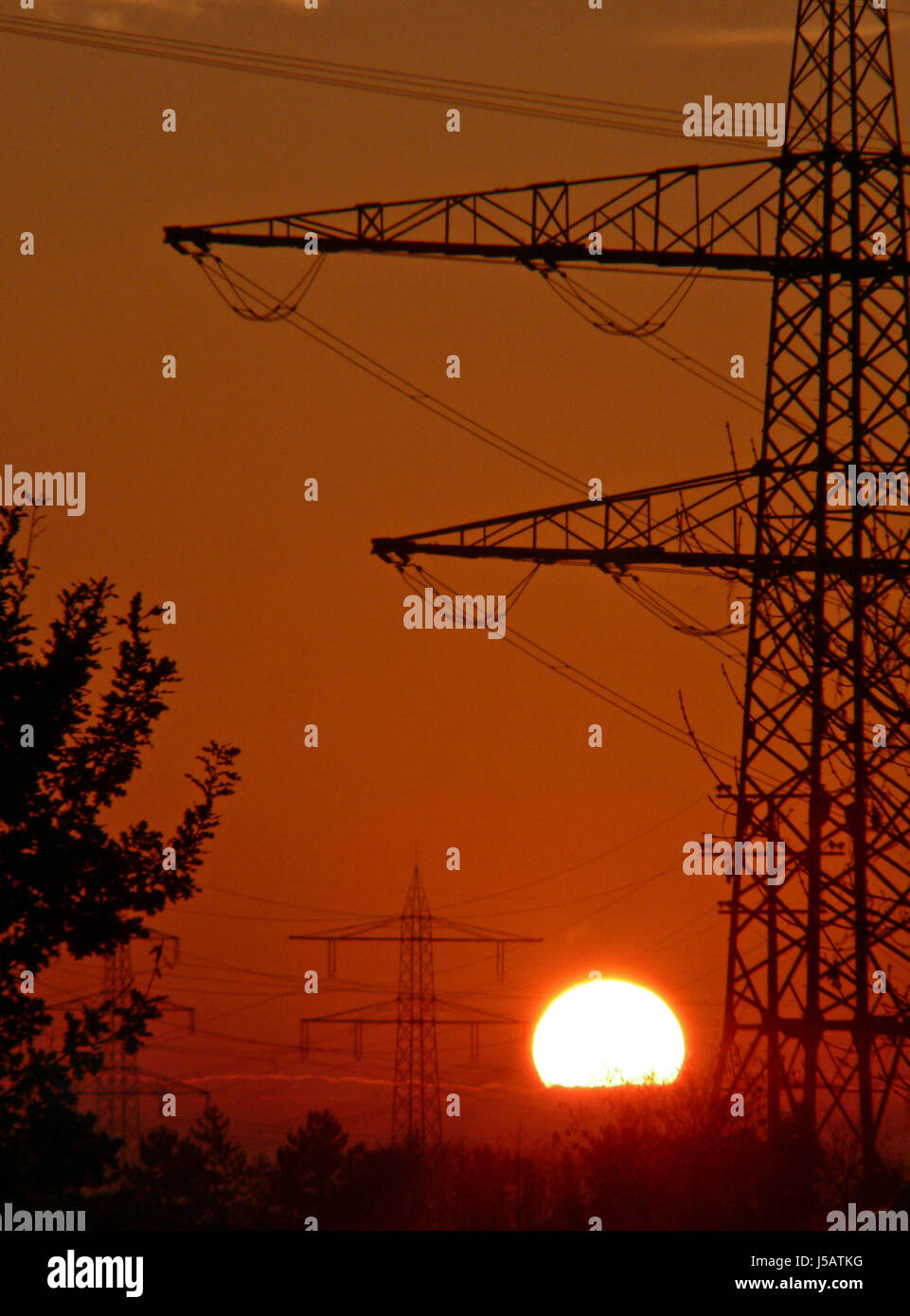 Coucher du soleil de l'été soirée summerly puissance d'énergie électrique de l'électricité Berne Banque D'Images