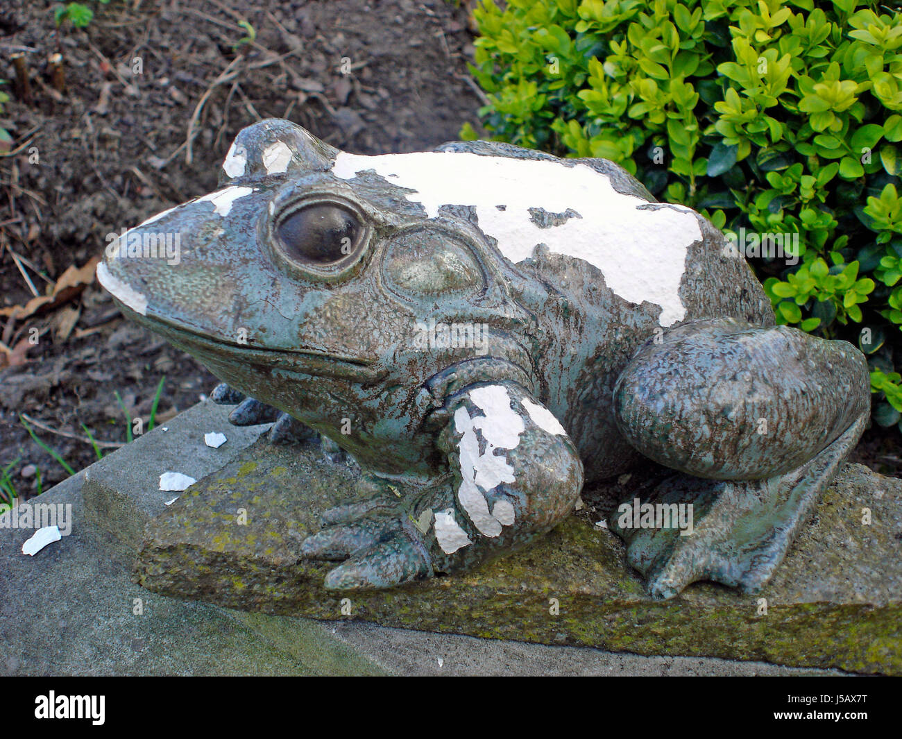 https://c8.alamy.com/compfr/j5ax7t/pierre-jardin-bouche-sculpture-jardins-grenouille-california-neuwesteel-froschaugen-j5ax7t.jpg