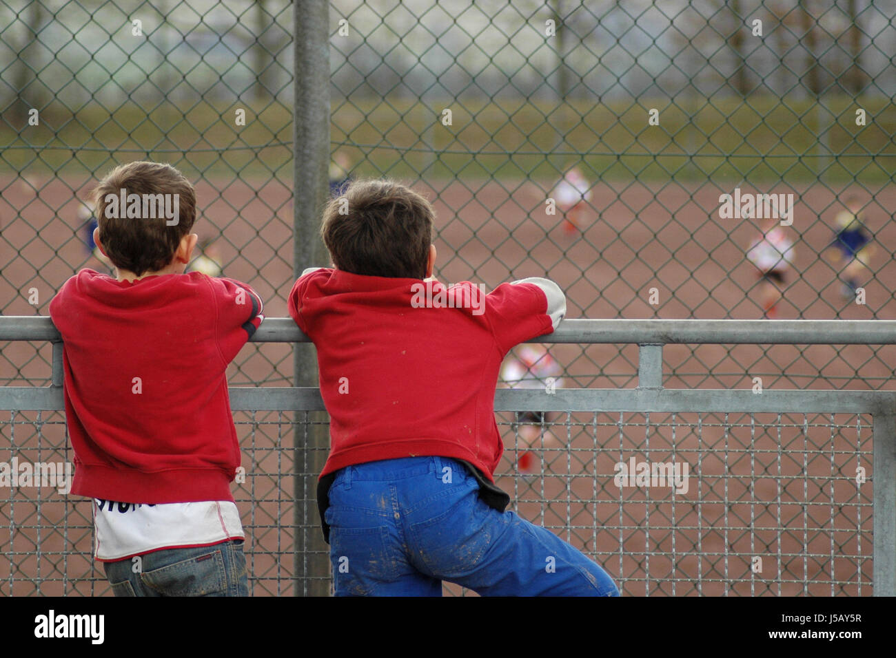 Les spectateurs de match de football Banque D'Images