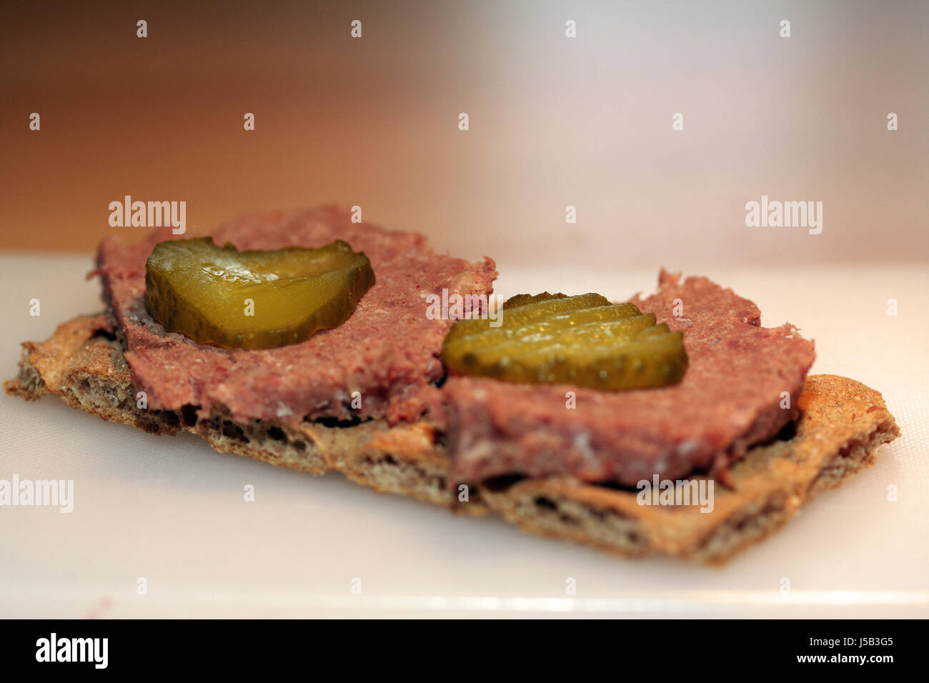 Pain croustillant avec le corned-beef Banque D'Images