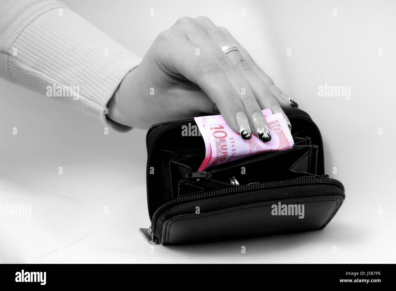 Fabricants de pièces en euros vous pouvez payer les billets de charbon nail 100 count rémunérer purse Banque D'Images