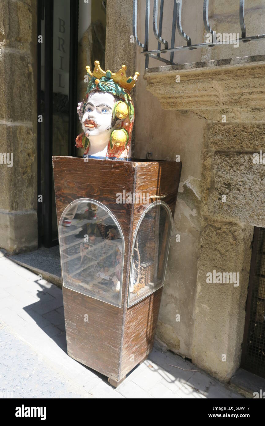 La céramique de fabrication locale, de la ville de Caltagirone Banque D'Images