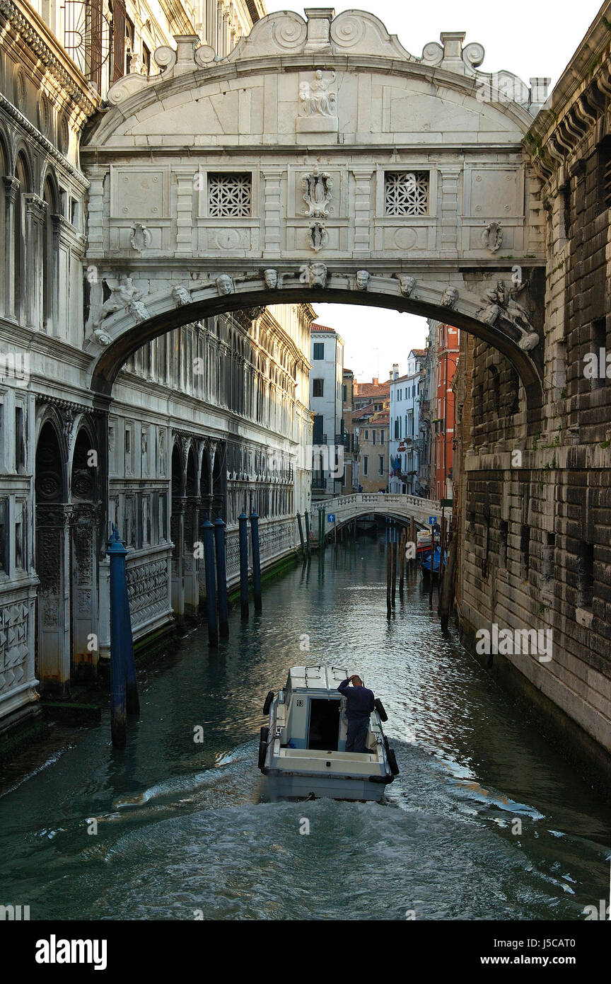 Histoire historique pont eaux connecté tourisme vieille ville venise europe channel Banque D'Images