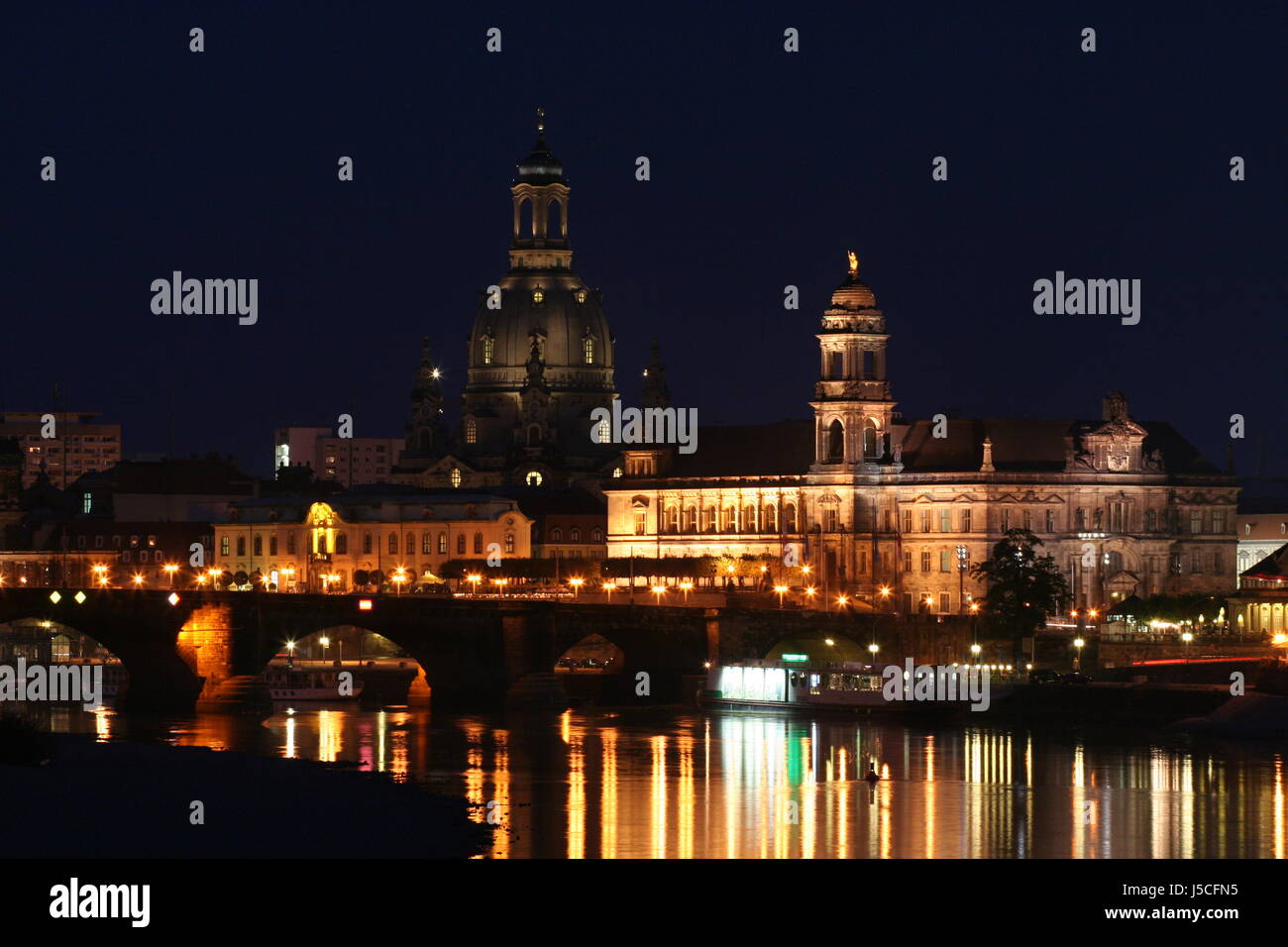 Sites touristiques Tourisme nocturne nuit memorial skyline saxe Dresde la reconstruction Banque D'Images